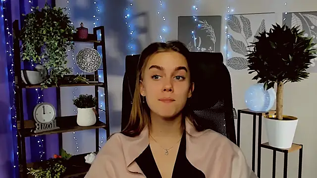 JuneWoods's cam snapshot