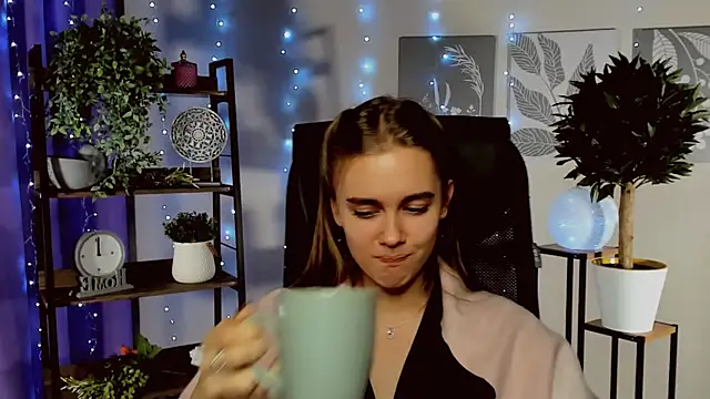 JuneWoods's cam snapshot