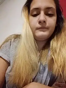 Themaskedgirl21's cam snapshot