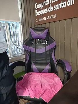 Cute_Penelope's cam snapshot