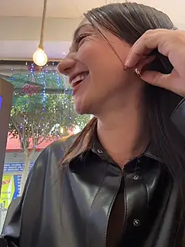 Ninabigtitied's cam snapshot