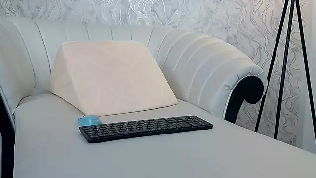 aura_sanders1's cam snapshot