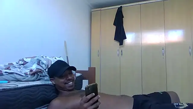 JUNINHOLEKEJR live sex cam