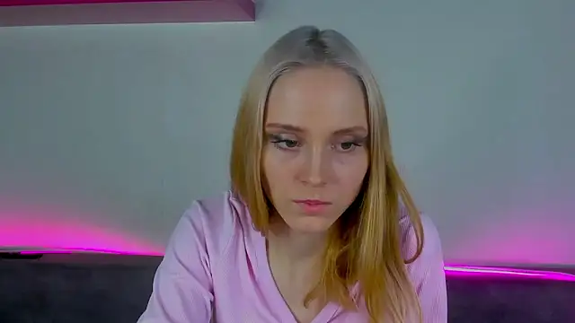 Gina_Gina_love's cam snapshot