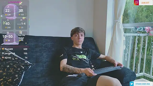 ethan_and_ava's cam snapshot