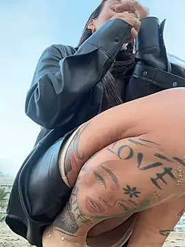 Ninabigtitied's cam snapshot