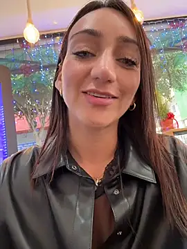 Ninabigtitied's cam snapshot