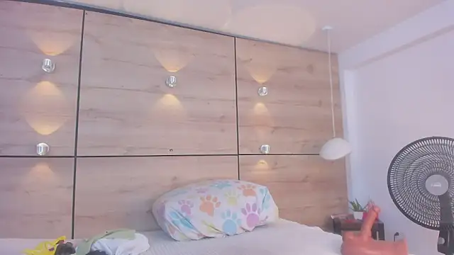 martina_touss's cam snapshot