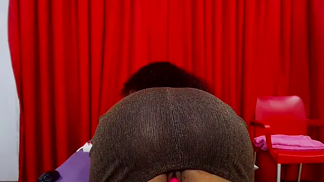 SexyBustyBoobs's cam snapshot