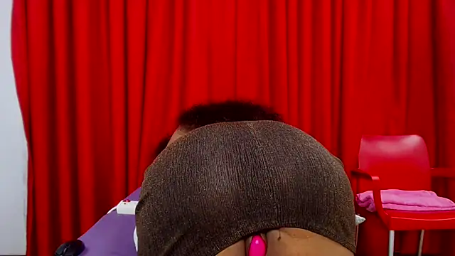 SexyBustyBoobs's cam snapshot