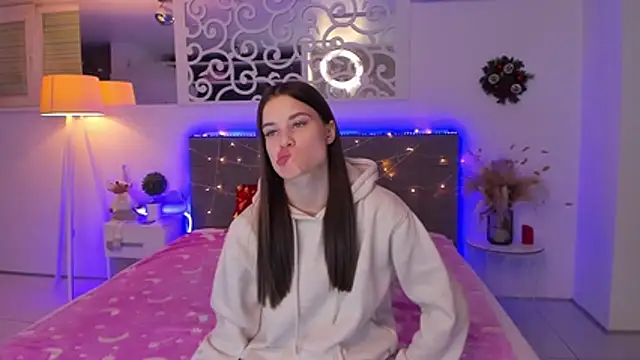 LuisaClover's cam snapshot