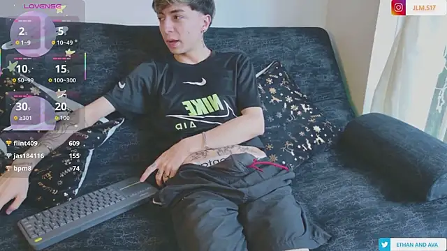 ethan_and_ava's cam snapshot