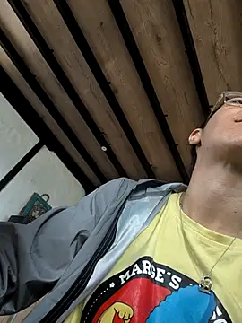 Andromeda-jade's cam snapshot