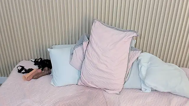 charlottebrowns_'s cam snapshot