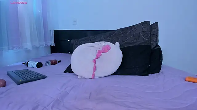 juanaaa_240's cam snapshot