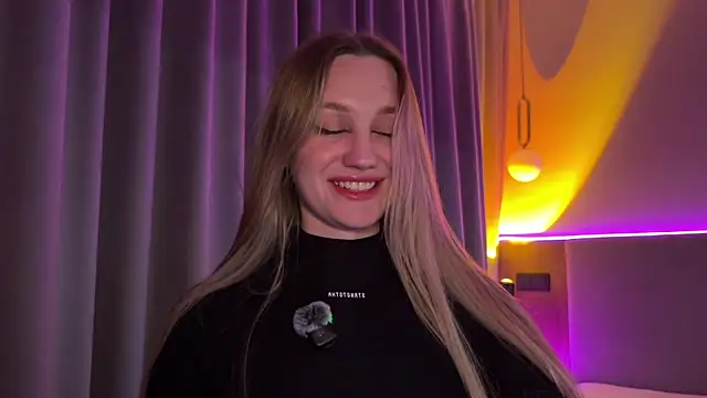 chillroom_'s cam snapshot