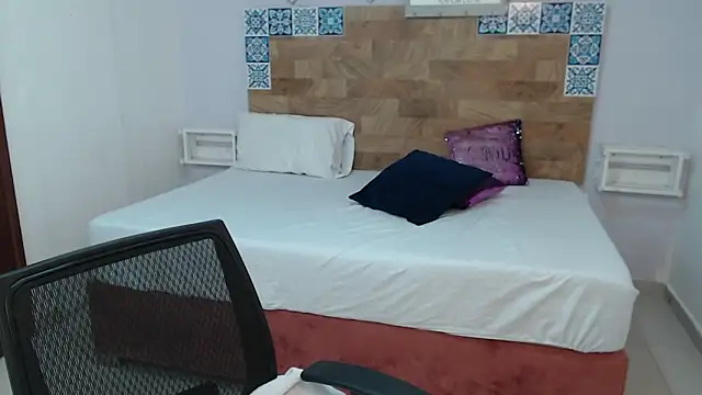 kylieBensoon's cam snapshot