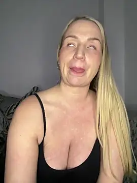 BootyQueenApril's cam snapshot