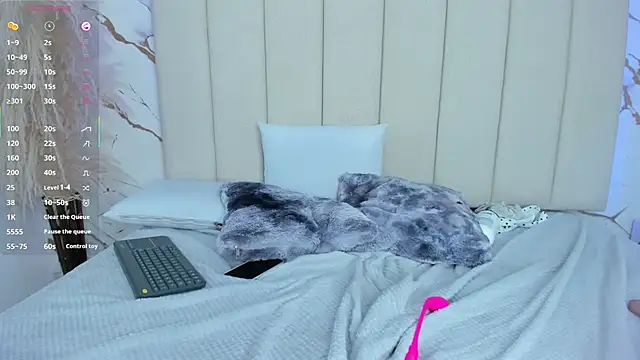 _Emma_whiitee_'s cam snapshot