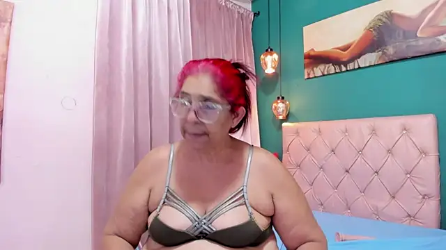 renata_milf_'s cam snapshot