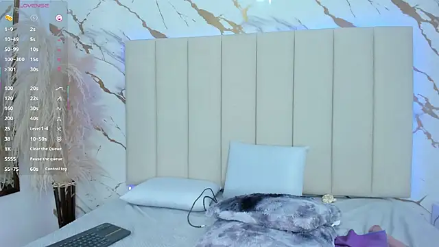 _Emma_whiitee_'s cam snapshot