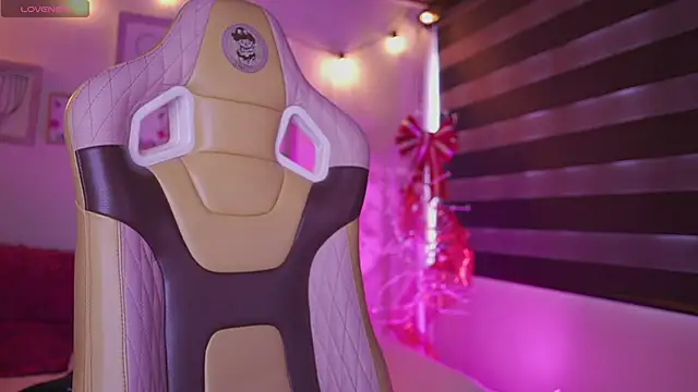 Rebecah_1's cam snapshot