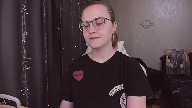 MissBrightShine's cam snapshot