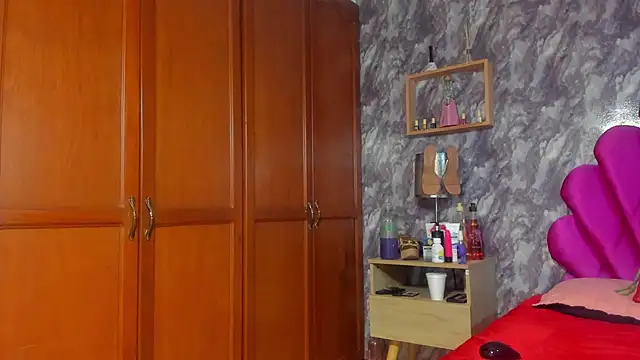 EMMAPARISS's cam snapshot