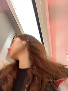 QuitieLia live sex cam