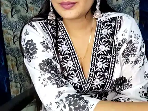 Aarvi_Arora's cam snapshot