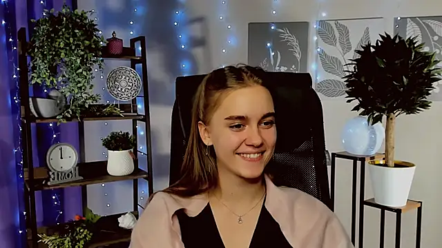 JuneWoods's cam snapshot