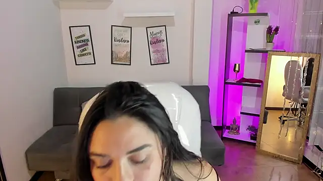 kyliie_'s cam snapshot