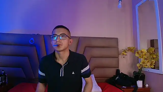 Crimsonsecretts's cam snapshot