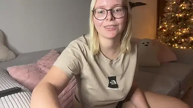 LucyFoxLulu live sex cam