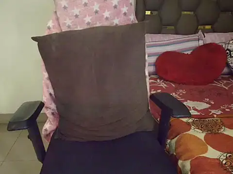 CUTE_princess_143's cam snapshot