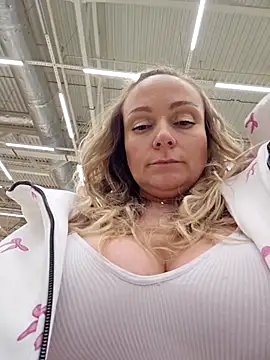 Bondgirl_013's cam snapshot