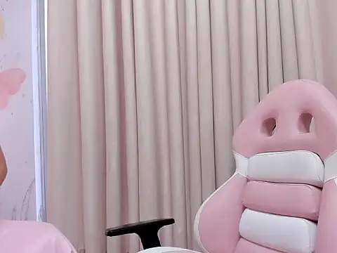 little__doll18's cam snapshot