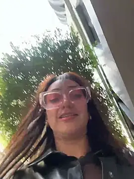 Ninabigtitied's cam snapshot