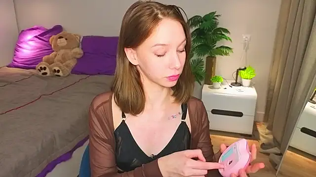 LilyPoetry_'s cam snapshot