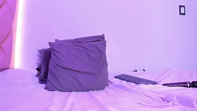 AntonellaQueenn's cam snapshot