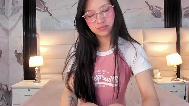 Sophie_Calloway's cam snapshot