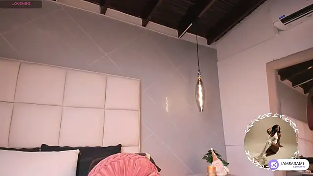 SaraMonroe1 live sex cam