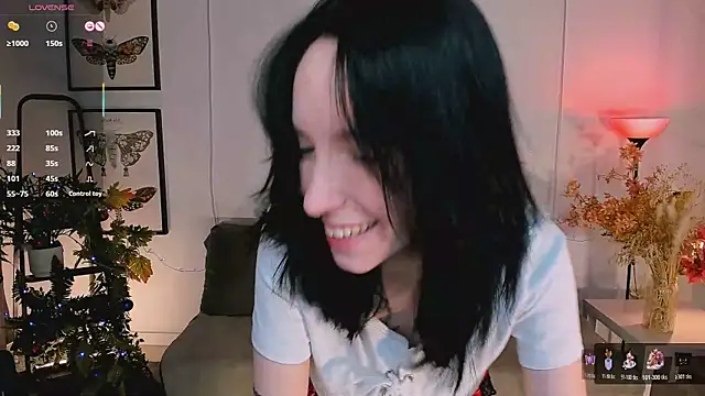 lilithlunna's Stripchat show and profile