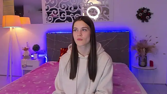 LuisaClover's cam snapshot