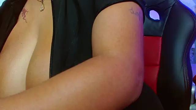 violletha's cam snapshot