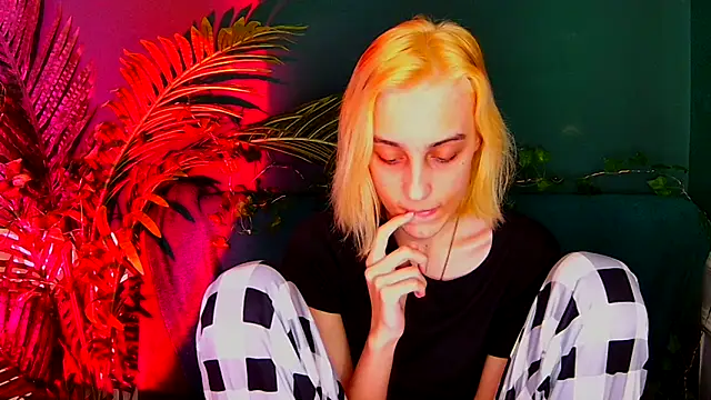 MiilaGlow's cam snapshot