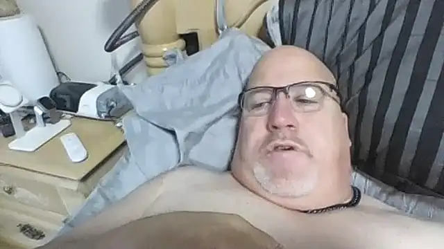 Bigbear0563 live sex cam