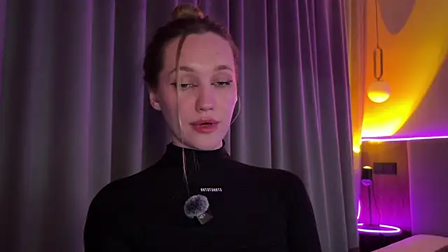 chillroom_'s cam snapshot