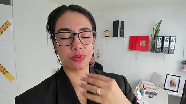 clumsiness_office69's cam snapshot