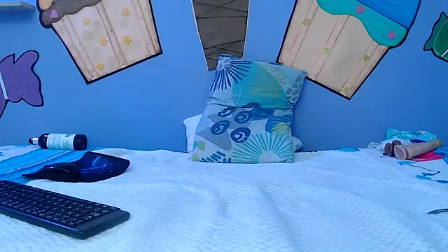 skinnykalitzo18's cam snapshot